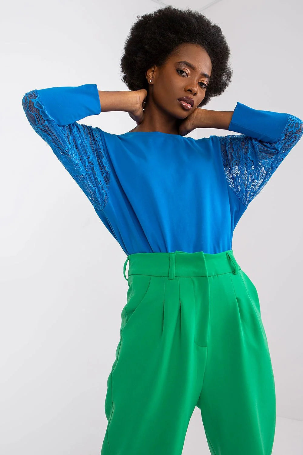 Chemisier Rue Paris bleu vif dentelle manches 3/4 coupe droite pantalon vert audacieux taille haute femme