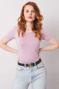 Ensemble mode femme t-shirt rose doux jeans light blue casual高 taille haute détails dorés ceinture noire