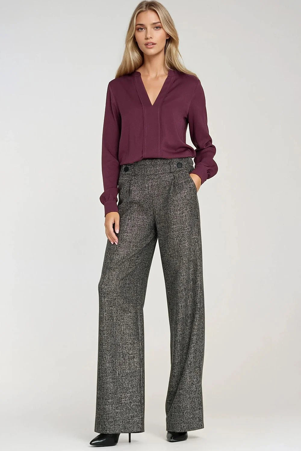 chemisier viscose légère aérée manches longues poignets facile décolleté V large pli silhouette affinée élégance coupe régulière intemporelle bureau quotidien
