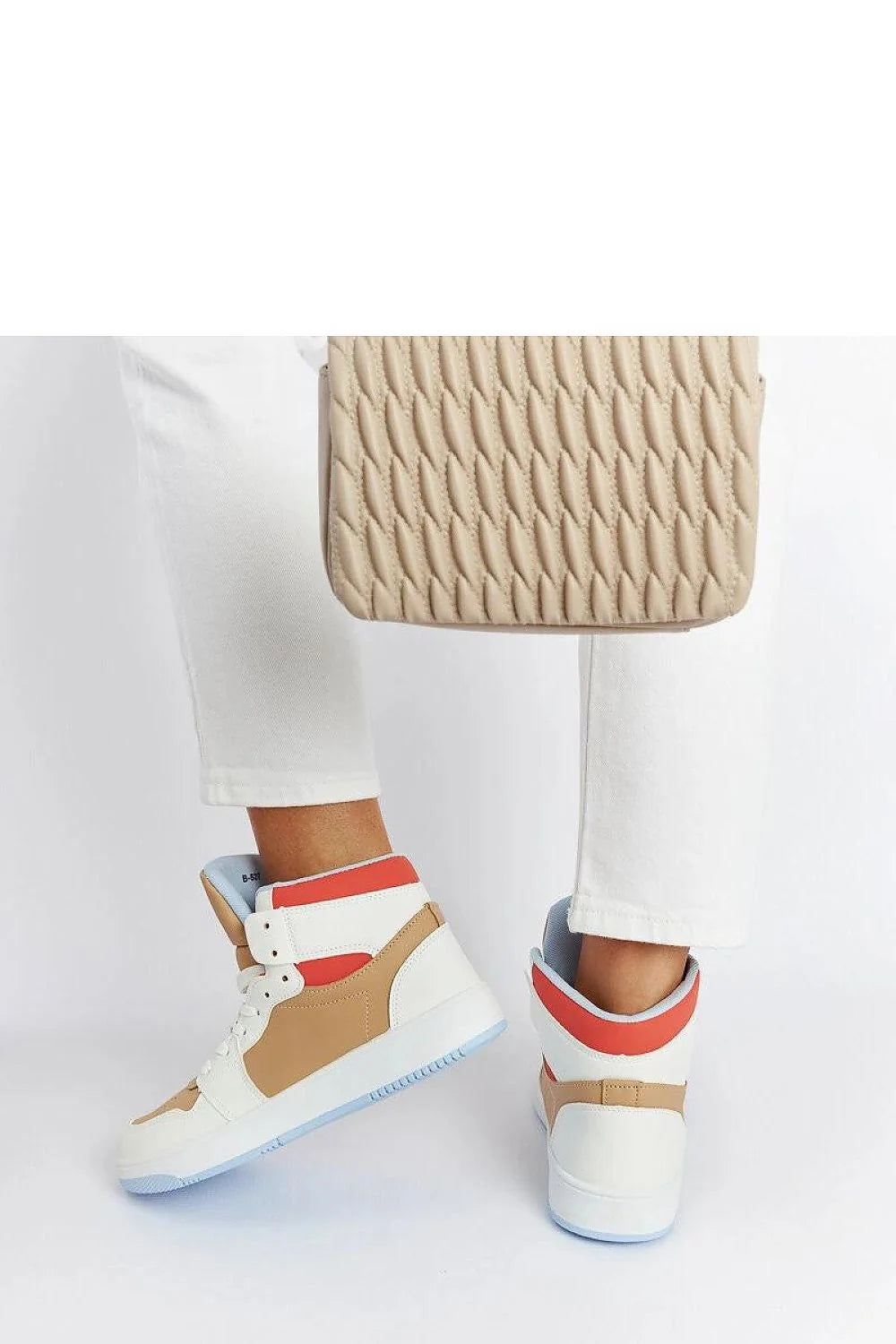 Baskets montantes femmes design moderne coloré cuir synthétique blanc beige rouge bleu pâle sportif occasion quotidienne