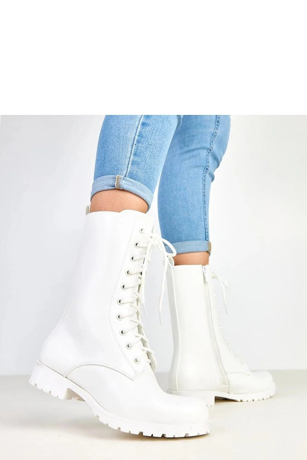 bottines blanches femme similicuir écologique bout rond tige22cm montante talon carré 3cm semelle caoutchouc crantée lacets zip confort