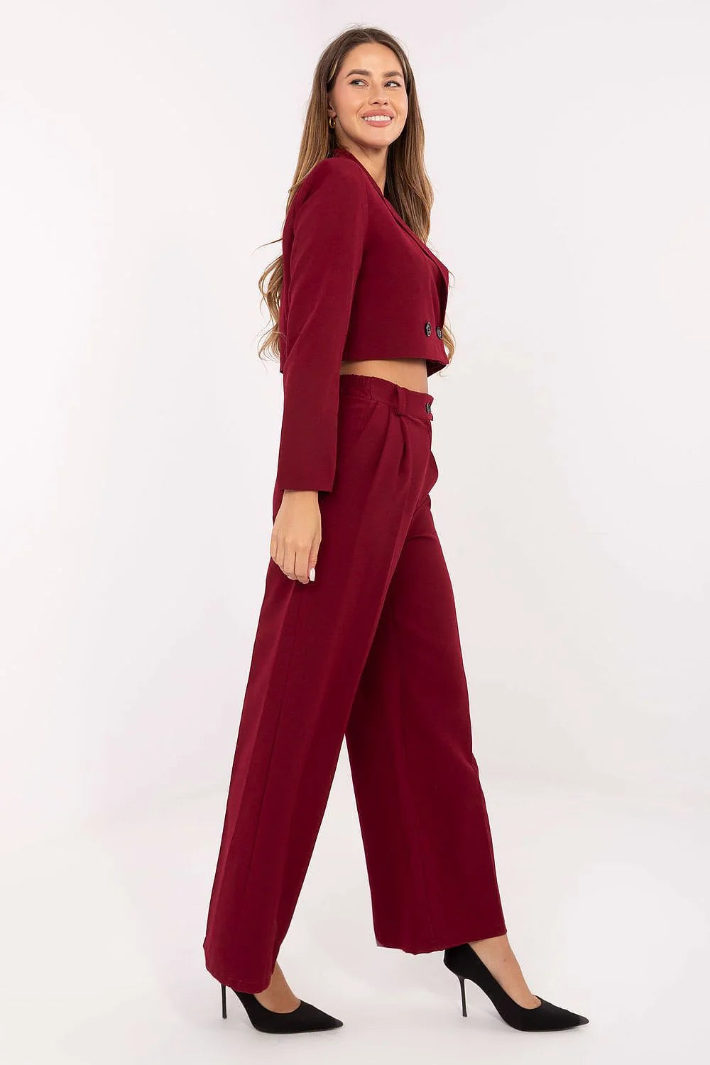 tailleur pantalon femme bordeaux blazer court croisé double boutonnage revers manches longues structuré taille haute jambe large palazzo élégant bureau