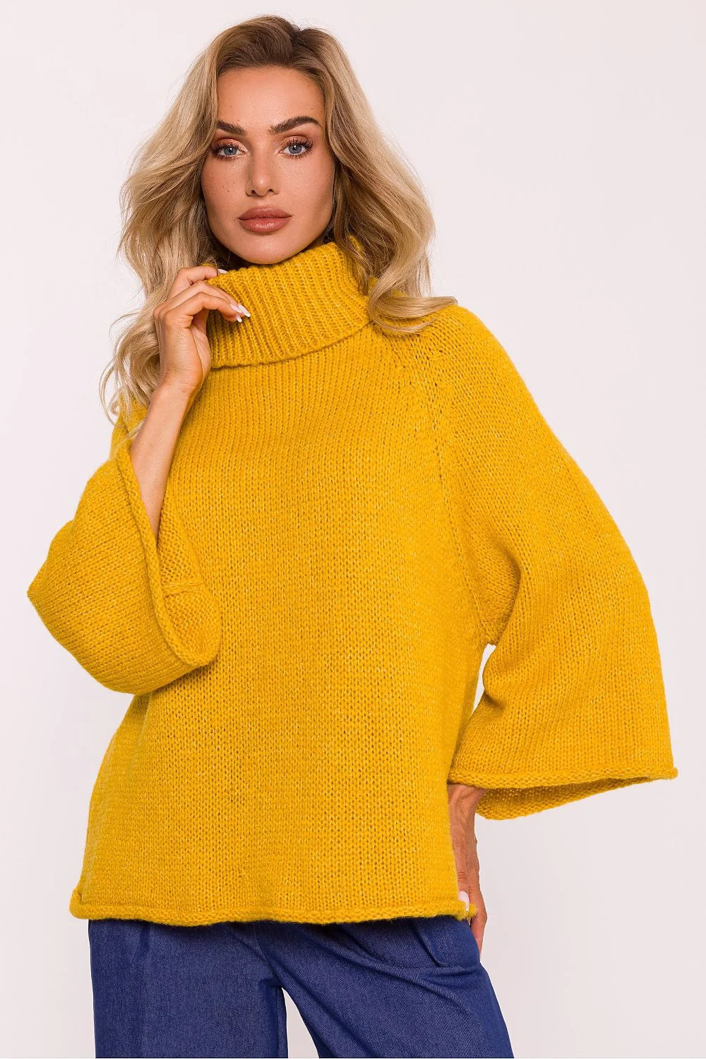 pull col roulé oversize coupe boxy maille grosse tricot moelleux laine mélangée jaune moutarde manches trois quarts évasées cloche