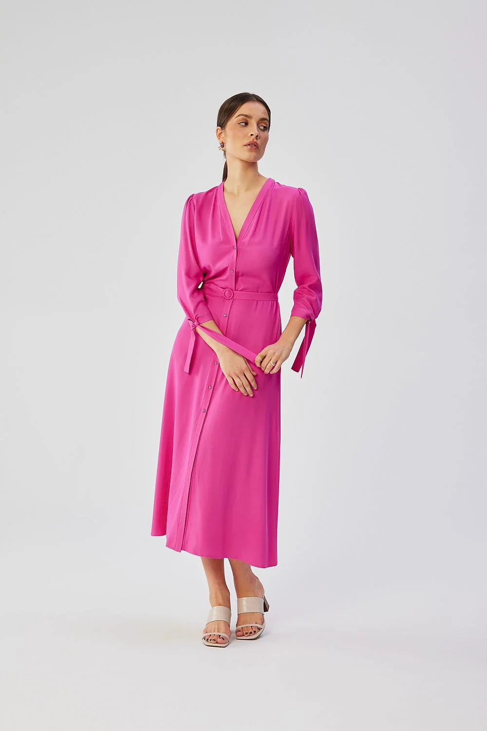 robe jour élégante viscose fluide fuchsia midi coupe aline encolure V boutonnage central manches troisquarts poignets noués ceinture taille boucle