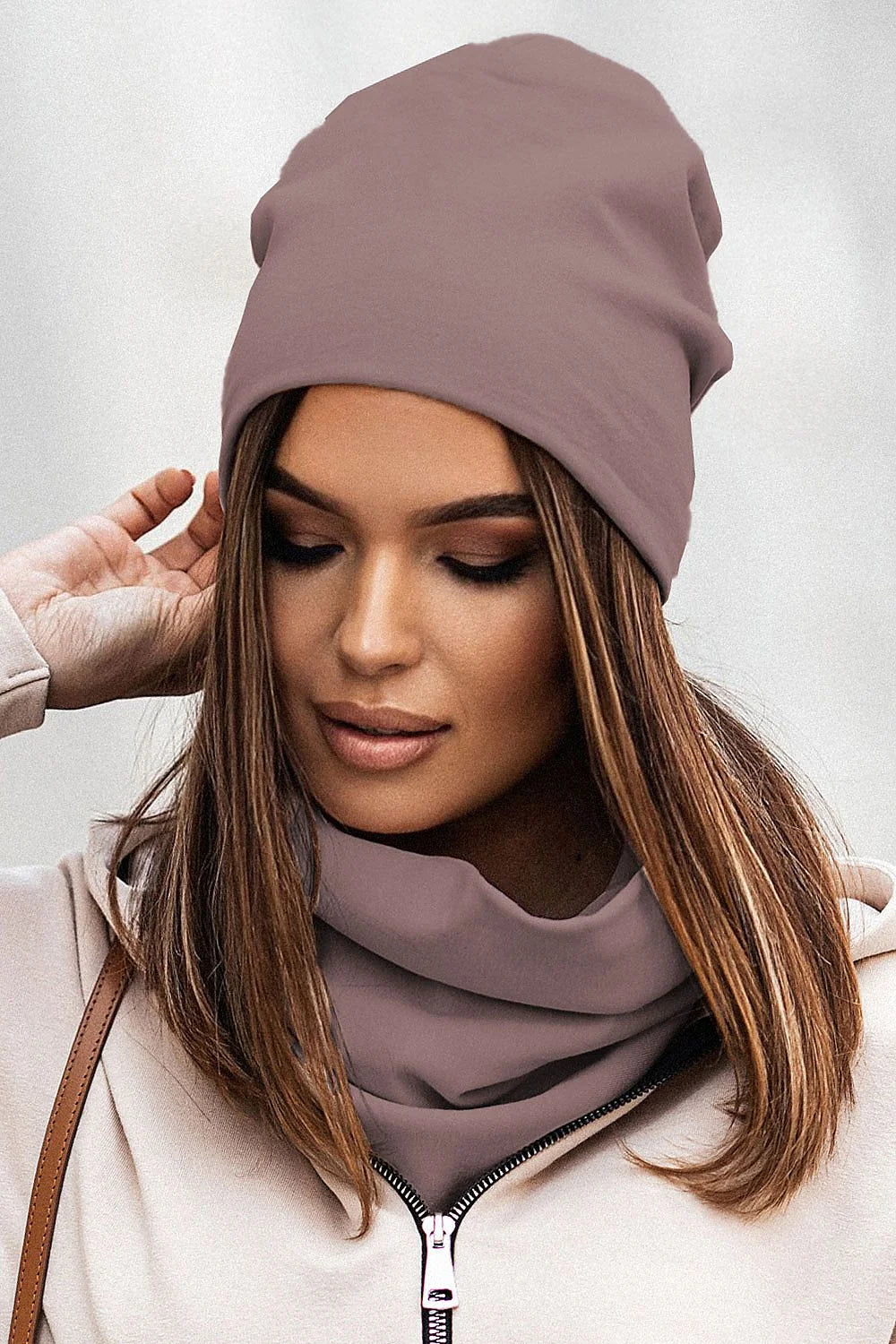 Ensemble IVON bonnet écharpe snood mode femme hiver automne style minimaliste couleur douce matériau haute qualité made in Poland