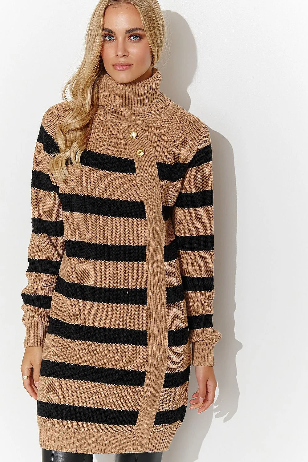 Robe-pull à col roulé moderne design rayures camel noir matériau tricot longueur mi-cuisse femme automne hiver