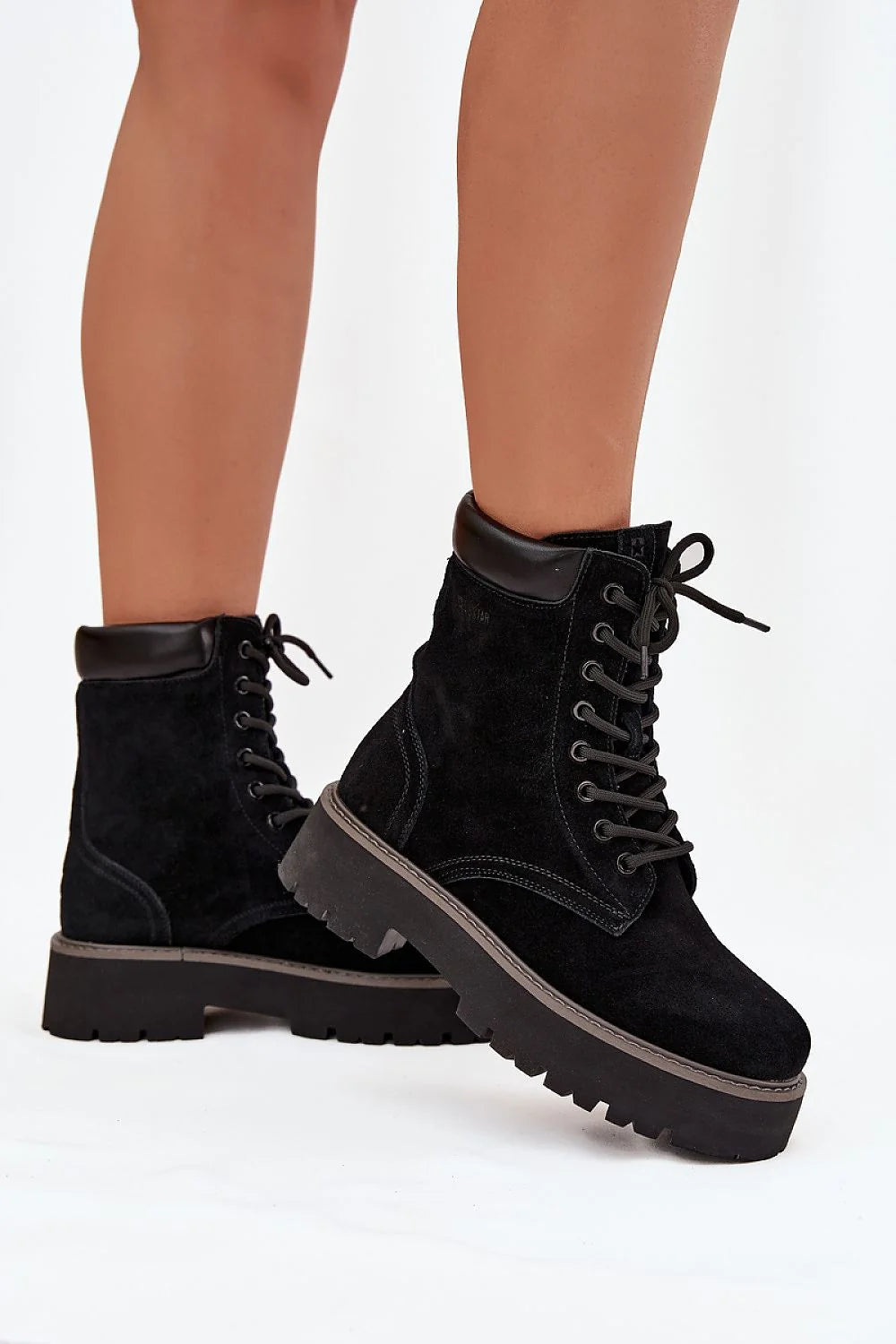 bottines femme BigStar workery daim suédé naturel noir montantes col rembourré œillets métalliques coutures apparentes semelle plateforme crantée