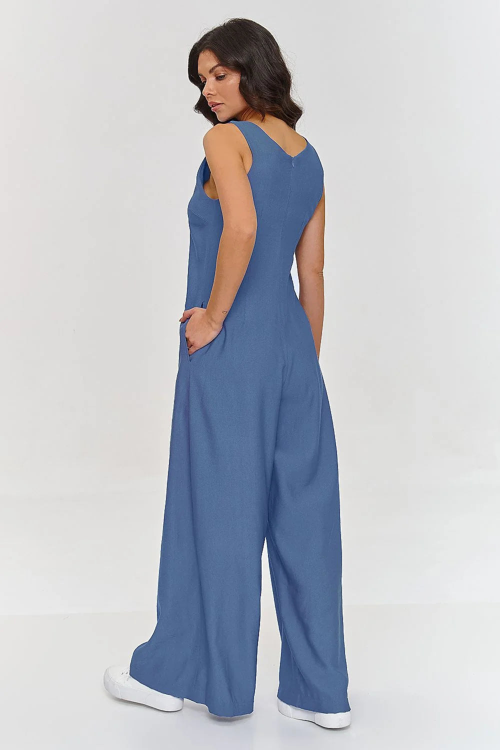 Combinaison sans manches Makadamia en coton ou lin doux couleur bleue claire coupe ample V-neck style moderne femmes