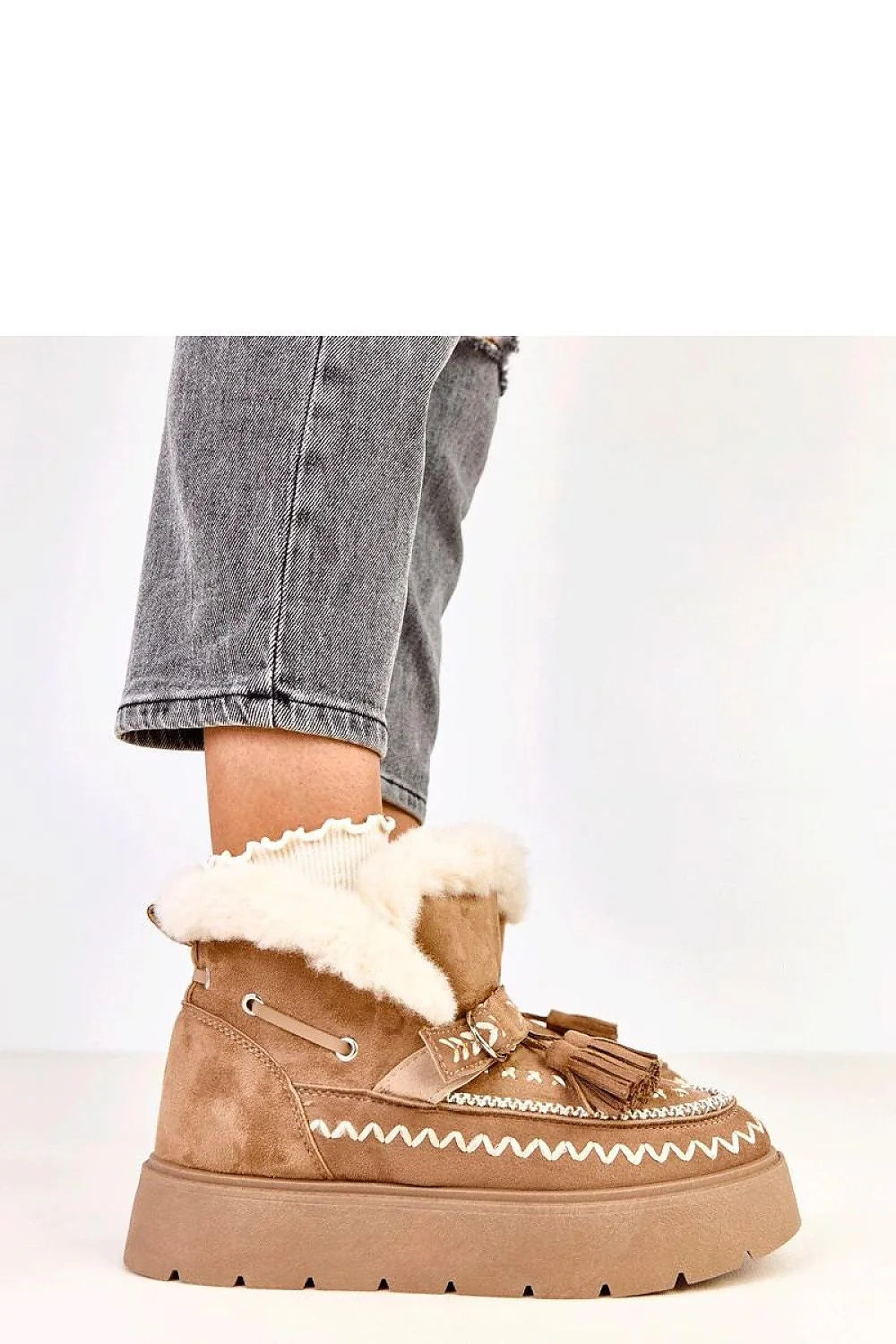 bottes franges daim suédine camel fourrées fausse fourrure crème semelle plateforme 4cm crantée antidérapante bride ajustable anneau métal confortables chaudes