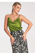 Top en satin vert vif avec bretelles scintillantes cristaux décolleté cascade ajusté coupe moderne femme
