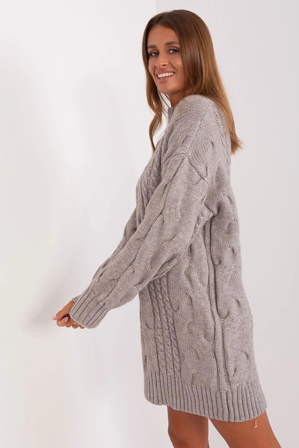 Robe-pull longue en tricot acrylique grise claire femme style cocooning hiver 2023