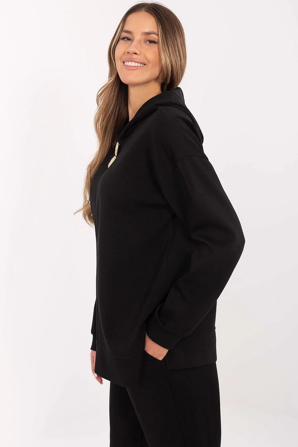 Sweatshirt noir pour femme style moderne élégant coupe ample col montant manches longues dorés accessoires