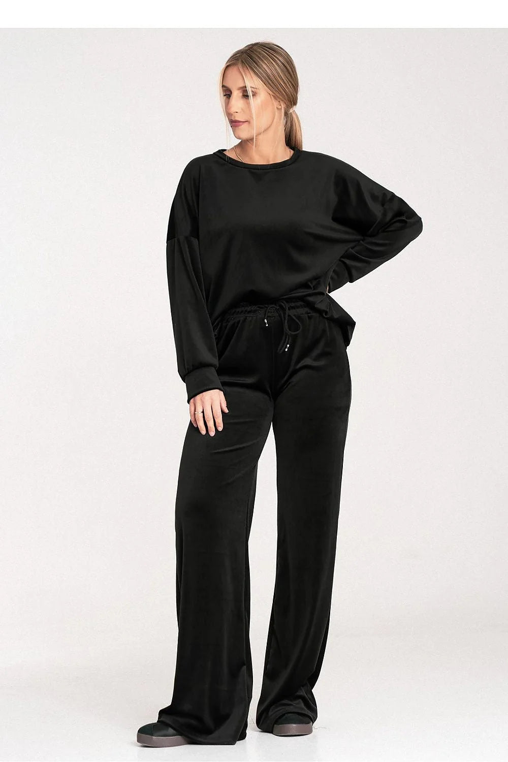 ensemble lounge femme velours noir satiné oversize manches longues pantalon large taille élastique cordon poches latérales longueur pleine cosy chic