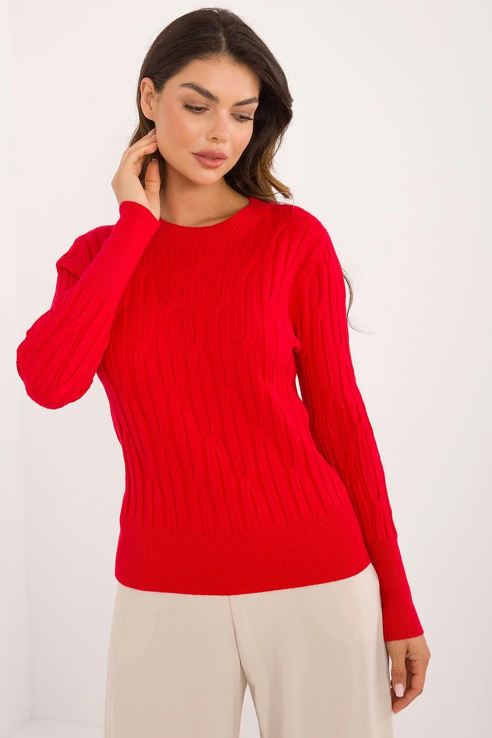 Chandail pour femmes design moderne couleur rouge vif coupe ajustée viscose nylon polyester texture variée manches longues col rond automne hiver
