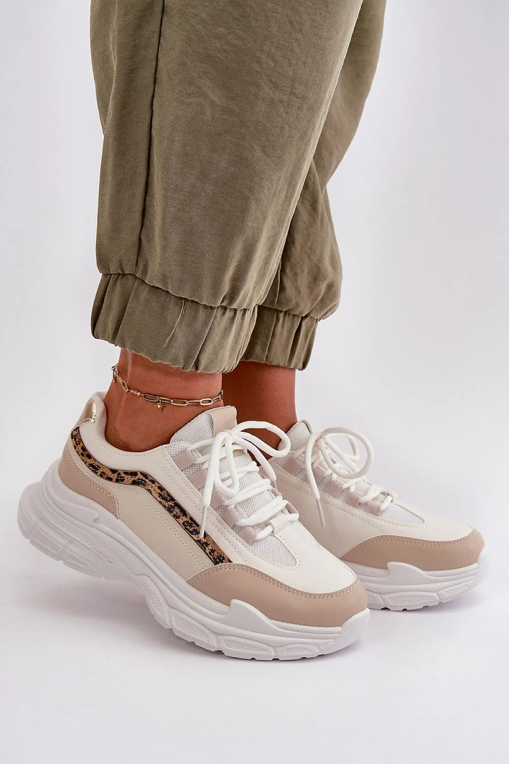 baskets femme blanches beiges cuir synthétique mesh respirant imprimé léopard semelle épaisse plateforme chunky rembourrage maintien lacets classiques