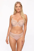 ensemble lingerie élégante dentelle rose poudré soutien gorge balconnet armatures bonnets structurés bretelles réglables bijou central tulle microfibre doublé festonné