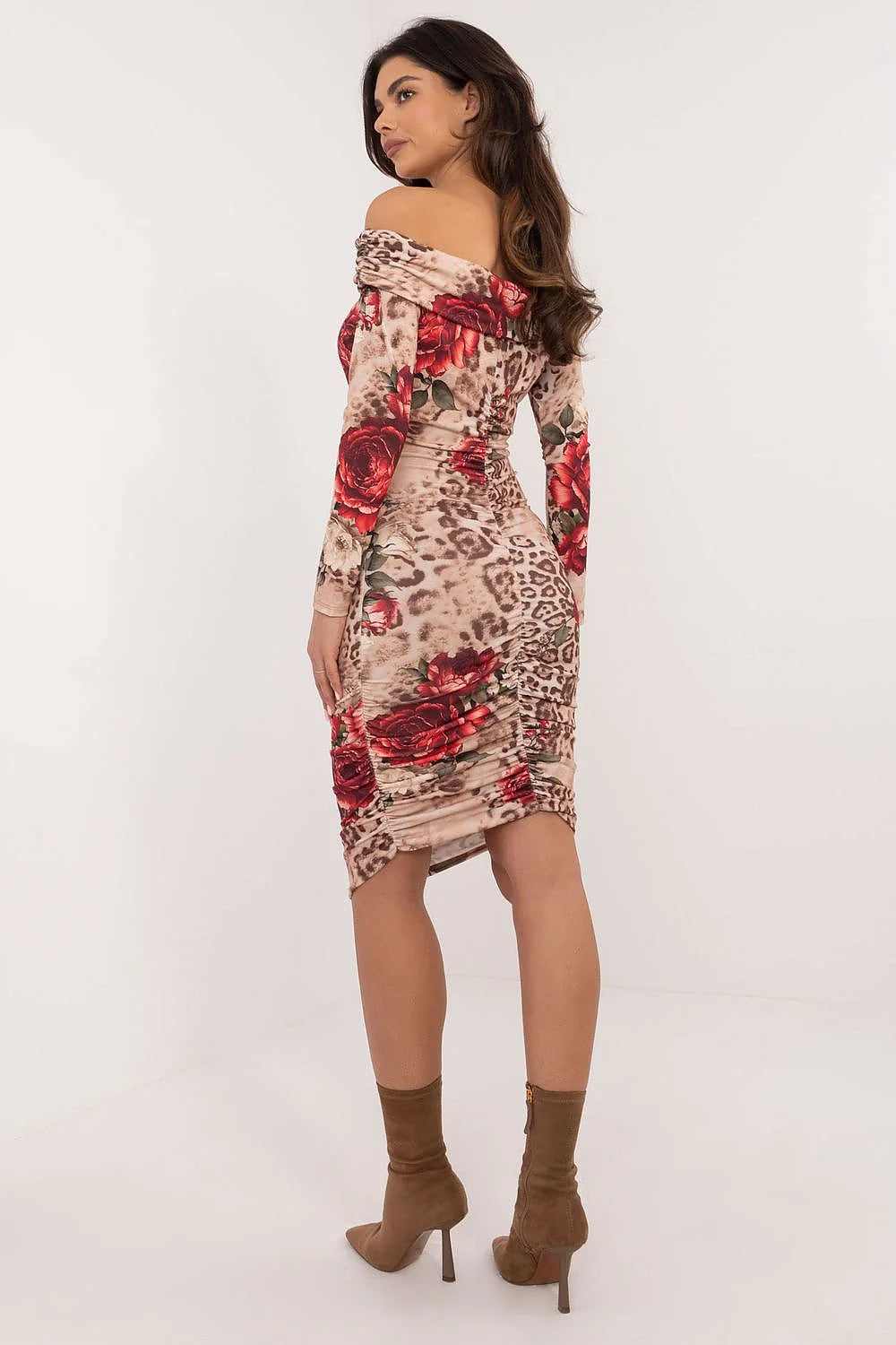 Robe de soirée élégante longueur genoux manches longues motif animal floral couleur beige marron rouge vert femme