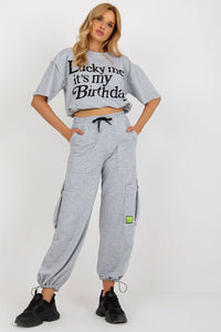 Ensemble t-shirt coton coton-polyester pantalon cargo gris clair inscription bold Lucky me my Birthday coupe ample manches courtes