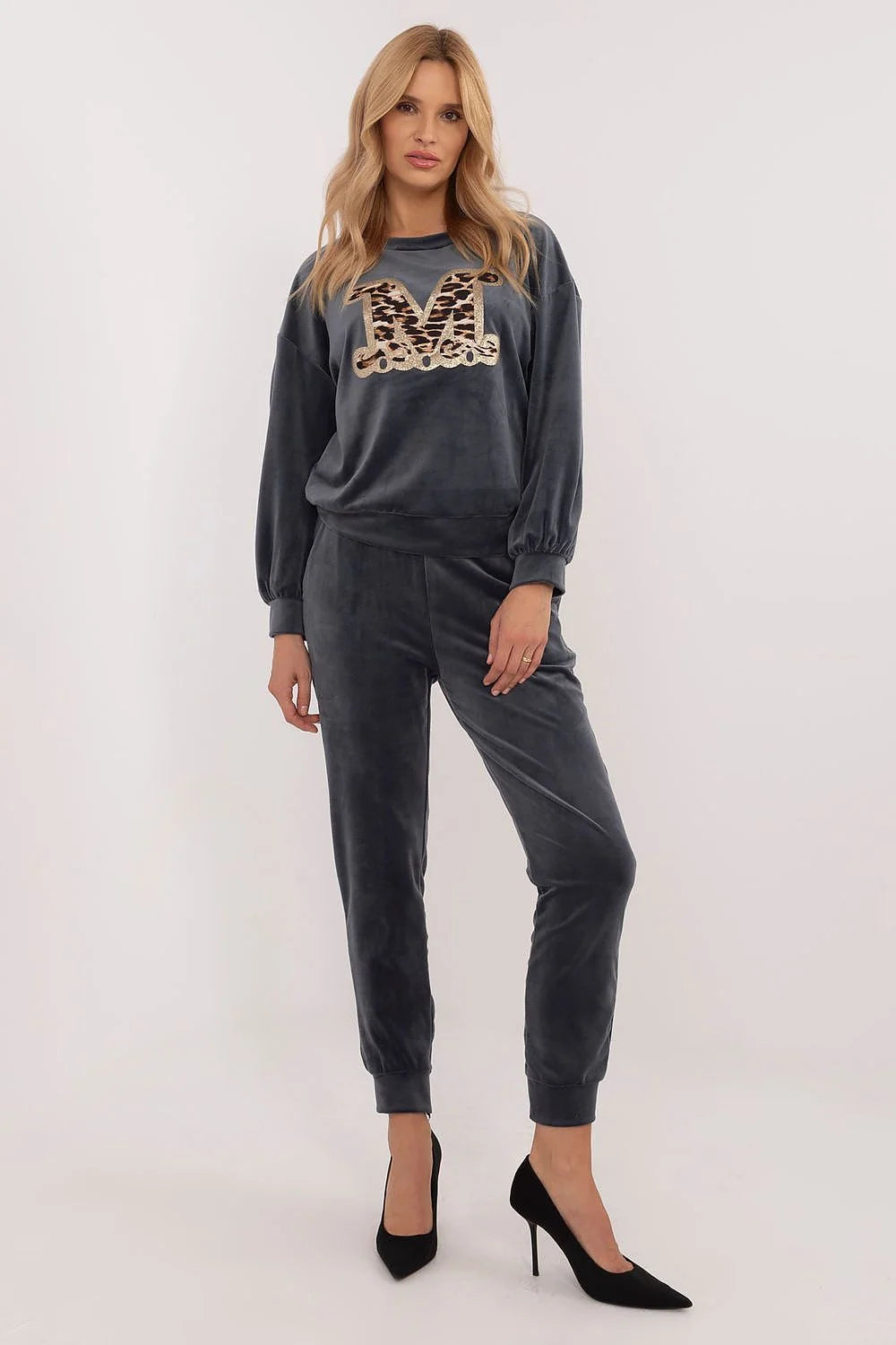 Ensemble de loungewear pour femme, velours gris anthracite, motif léopard, taille haute, pantalon jogger, sweatshirt manches longues, confortable et moderne