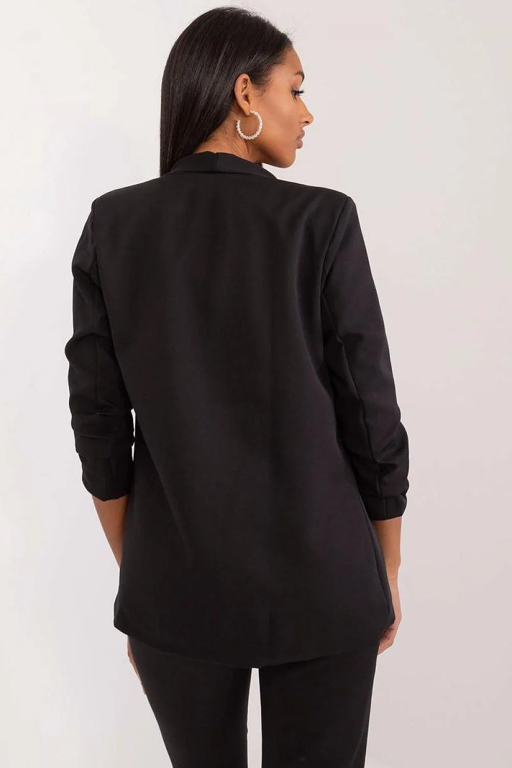 Veste pour femme moderne élégante coupe droite couleur noire polyester elastane manches trois quarts poches rabat blazer versatile travail casual