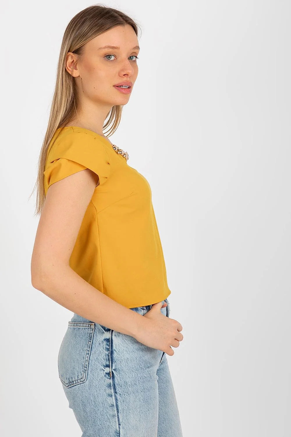 chemisier féminin jaune moutarde manches courtes bouffantes coupe droite coton élasthanne polyester tissu fluide confortable encolure ronde perles strass