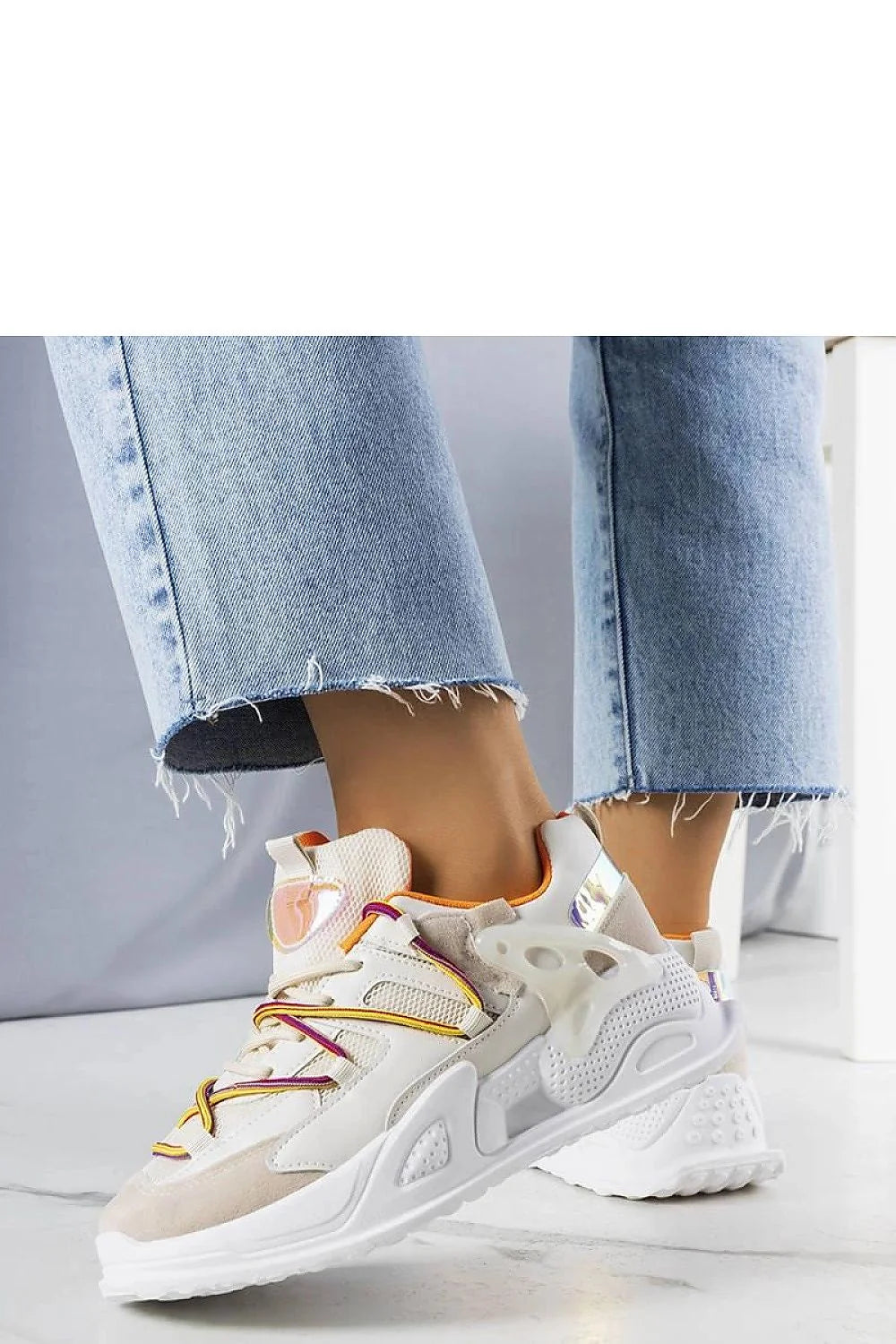 Baskets femmes mode sport design contemporain couleur beige violet orange lacets contrastés semelle caoutchouc amorti confortable