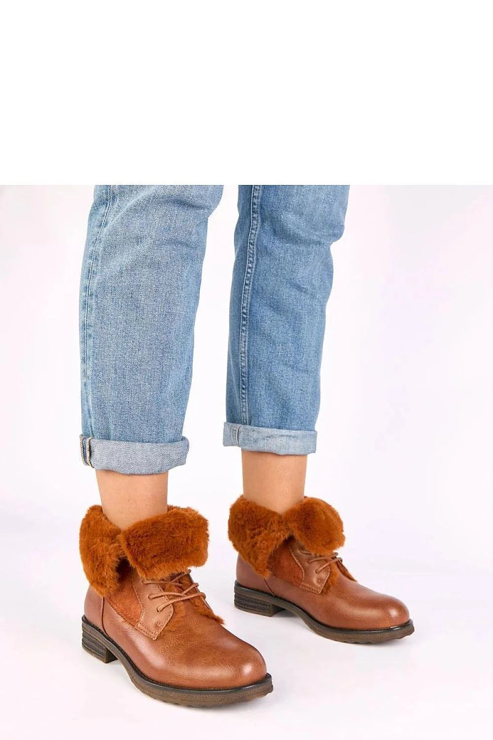 bottines fourrure marron cognac cuir artificiel lacets bout rond semelle crantée talon empilé 3cm tige 15cm doublure confortable