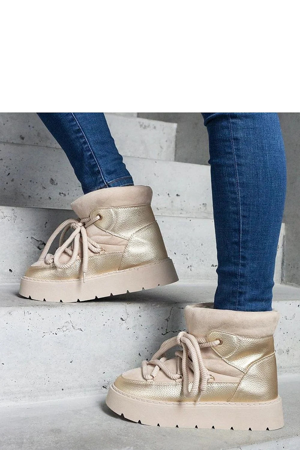 Bottes de neige Solea pour femme, design moderne, beige, fourrure synthétique, cuir écologique, semelle caoutchouc, lacets larges, protection cheville, style urbain, froid intense, mode hiver