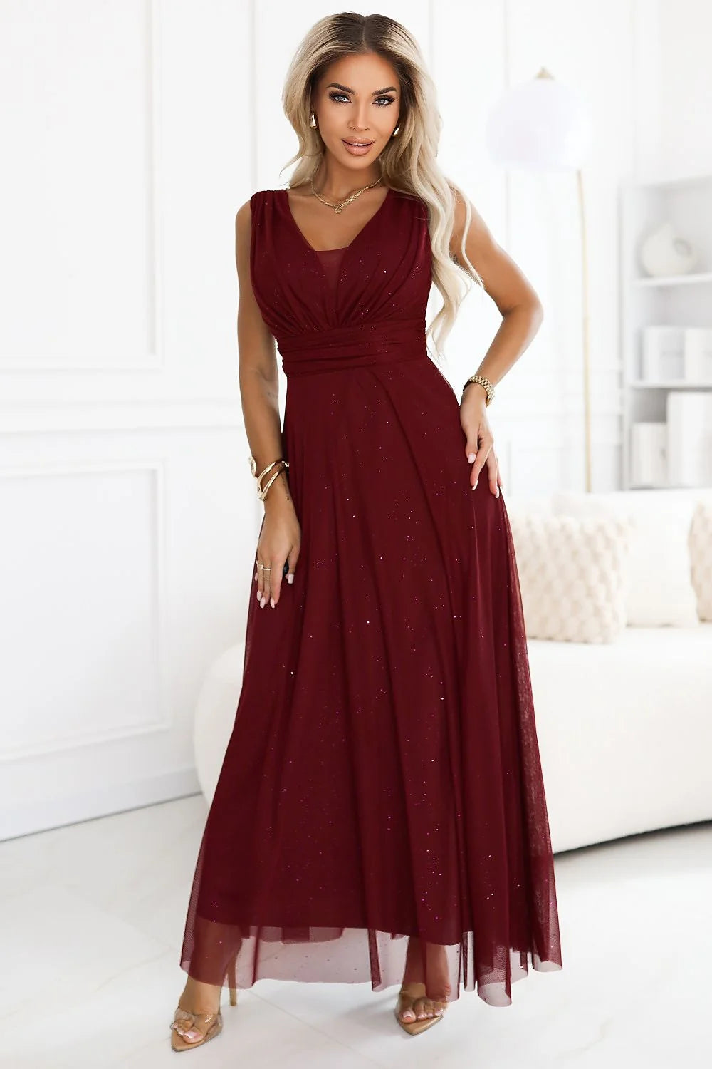 robe soirée longue bordeaux profond coupe évasée sans manches décolleté croisé empiècement plissé large ceinture tulle pailleté doublure fluide scintillant