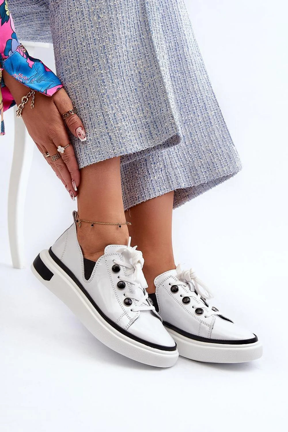 Chaussures de sport modernes basses femmes cuir verni blanc noir plateforme 3 cm style décontracté chic