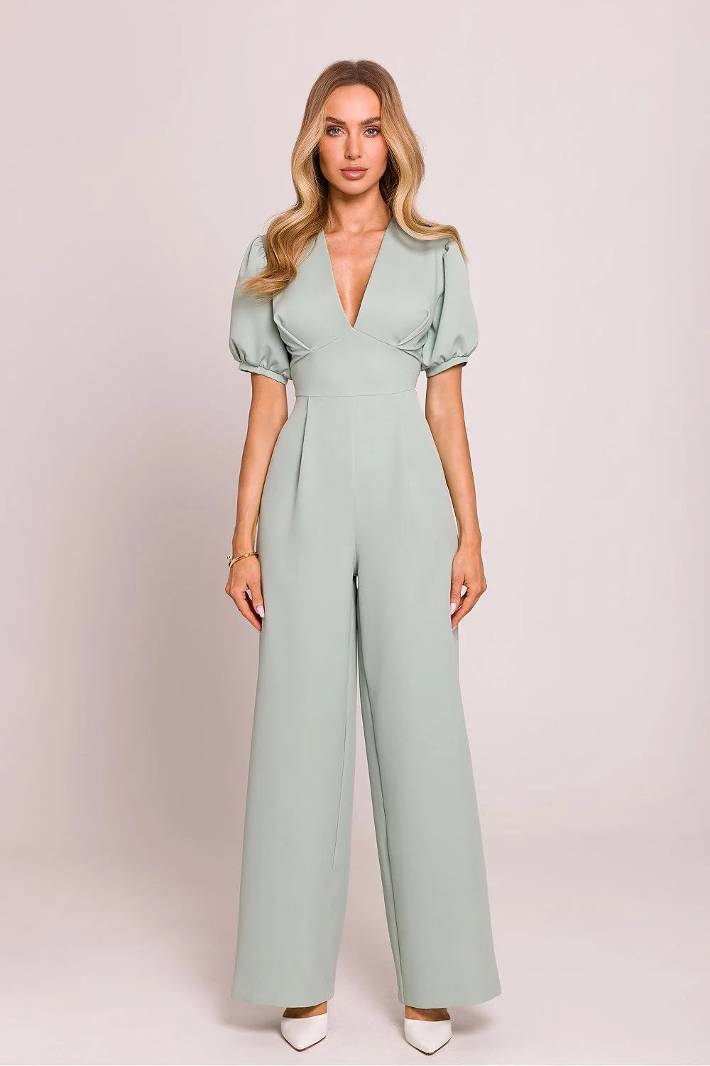 Combinaison élégante pour femme en vert pastel, manches bouffantes, taille ajustée, jambes évasées, fermeture éclair dissimulée, polyester et élasthanne