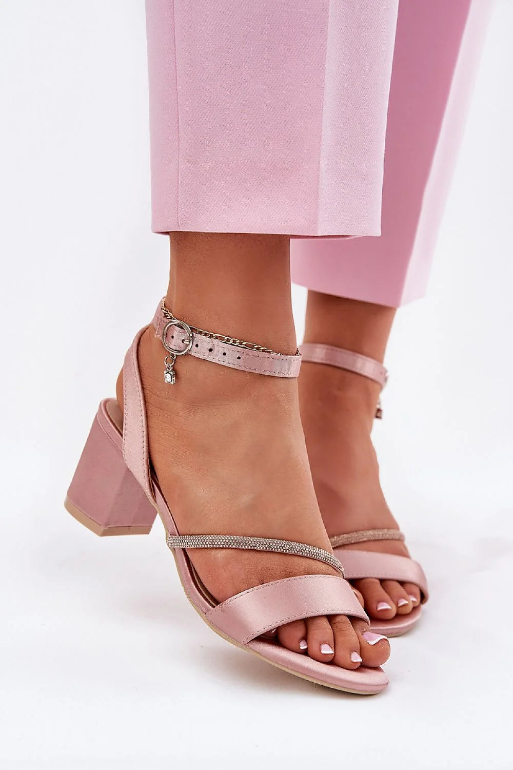 Sandales à talons épaisses élégantes pour femme, style raffiné, confort tout jour, strass scintillants, couleur rose pâle, Vinceza