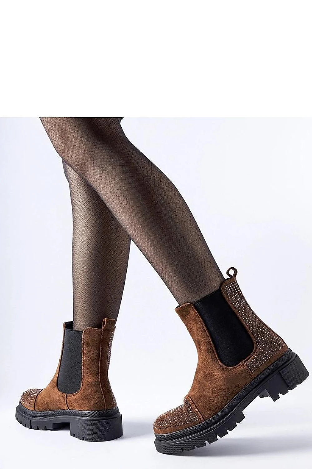 bottines chelsea femme suédine marron bout rond clous décoratifs élastiques latéraux noirs semelle caoutchouc crantée confortable résistante antidérapante