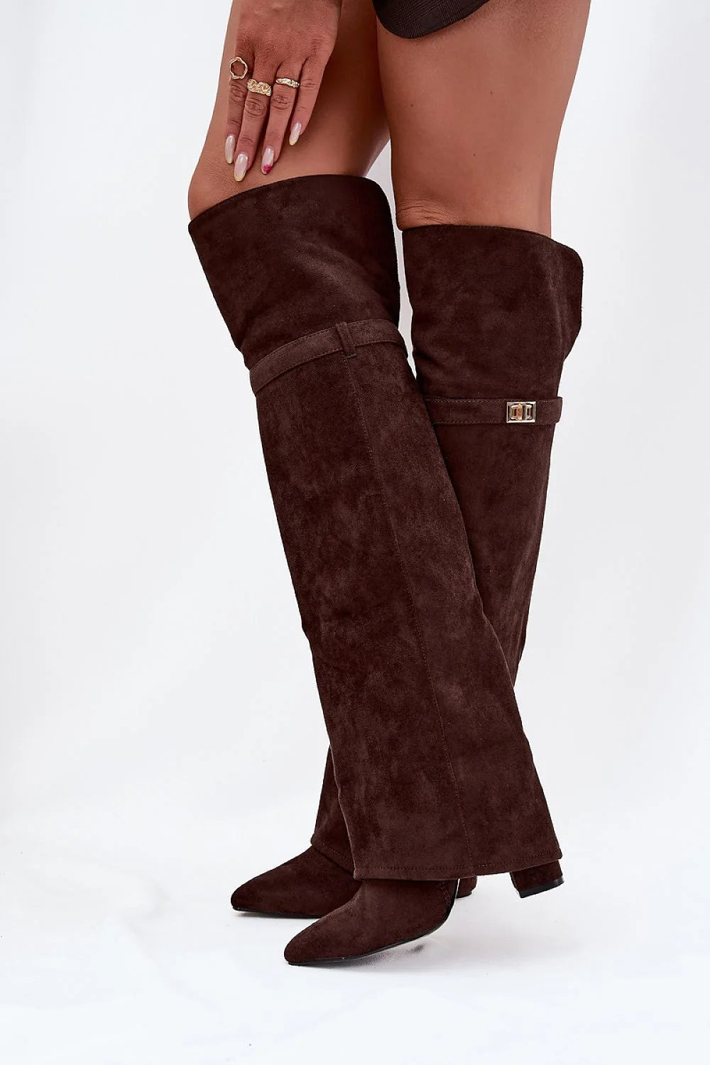 cuissardes suède marron tige haute droite cuisse bout pointu talon bloc bas bijou doré minimal élégant automne hiver écologique