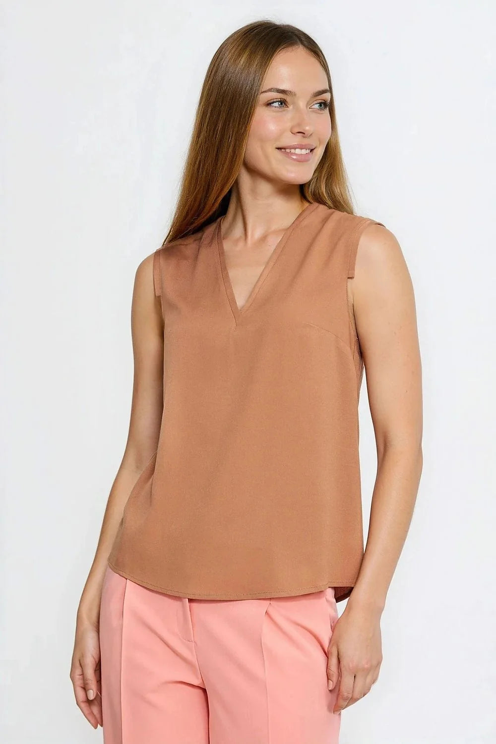 chemisier femme terracotta fluide viscose élasthanne sans manches encolure V poche poitrine épaules structurées coupe droite polyvalente