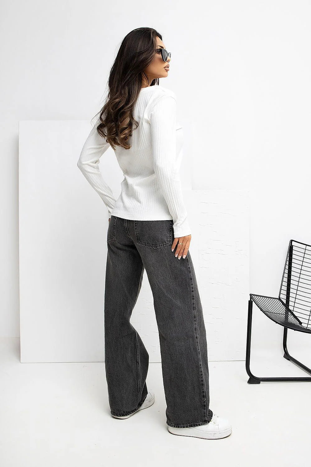 chemise femme blanche côtelée maille fine col V manches longues coupe ajustée broderie noeud poitrine coton extensible confortable polyvalente