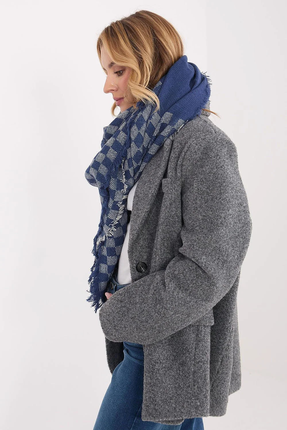 écharpe châle oversize carré carreaux indigo écru viscose laine doux épais texturé franges ample chaud élégant chic hivernal