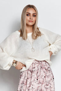 Pull maille tricotée blanc ample manches longues encolure ronde jupe rosé pâle noir motif abstrait fluides moderne confortable