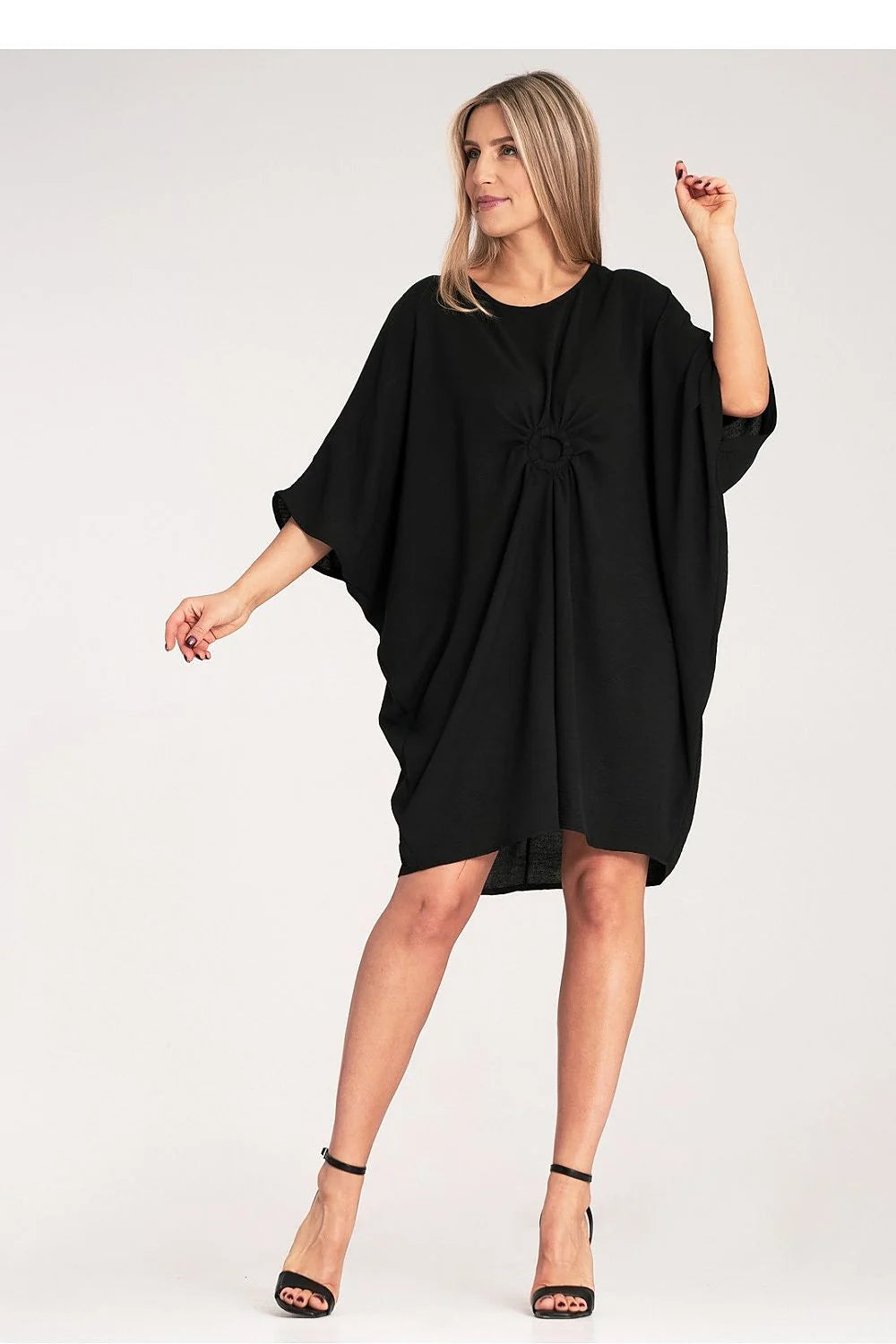 robe asymétrique moderne femme tissu fluide noir manches chauve souris oversize mi longue encolure ronde froncé central drapé structuré confortable