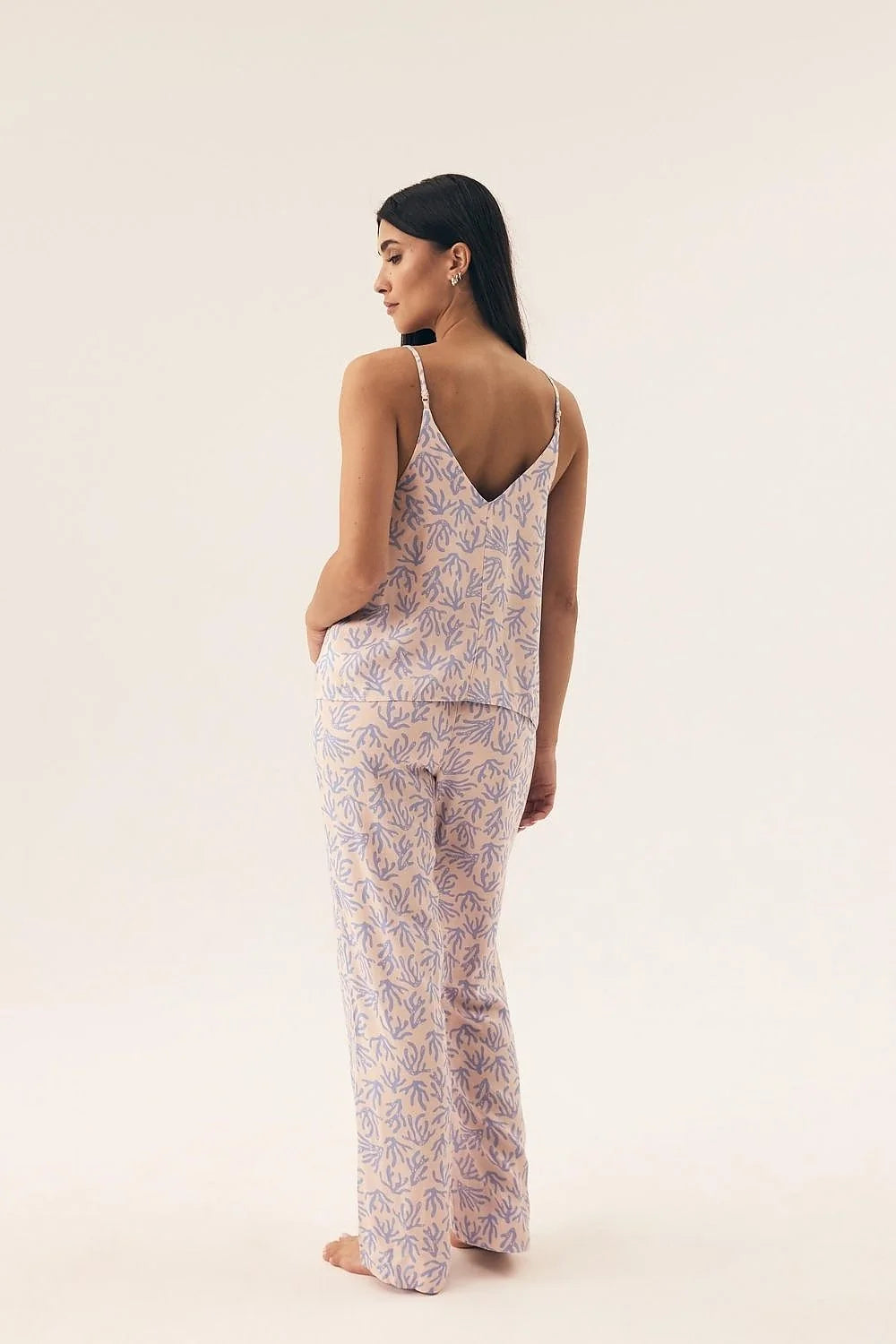pyjama femme élégant confortable colV bretelles fines caraco pantalon droit coupe fluide léger coton imprimé feuillage camaïeu pêche lilas