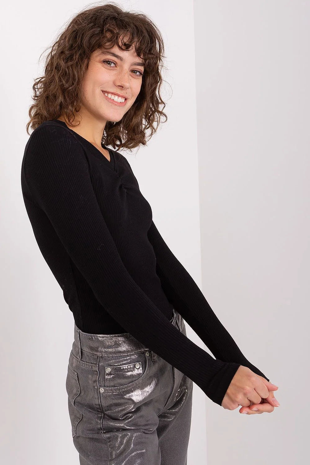 Ensemble femme moderne élégant body manches longues tissu côtelé pantalon gris métallisé coupe ample