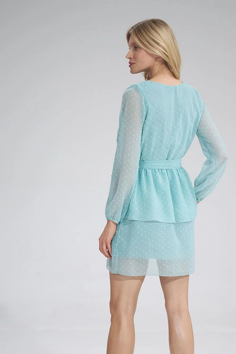 Robe féminine élégante en polyester mousseline manches longues ceinture ajustable volants style chic incontournable