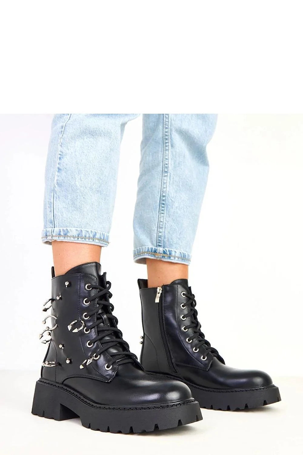 bottines femme biker noir cuirsynthétique bouclesdécoratives doubleboucle fermetureéclair lacets semellecrantée plateforme talon5cm tige15cm boutrond ornementsmétalliques oeilletsrivets anneauxargentés confortables antidérapantes robustes