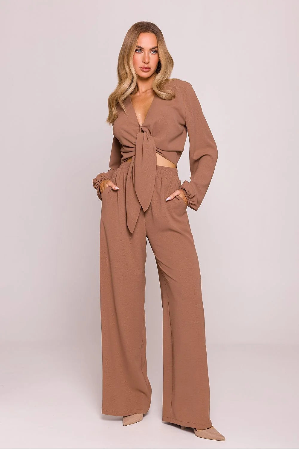 pantalon femme Moe coordonné crop top noué manches longues taille haute jambes larges crêpe mate brun terre sèche
