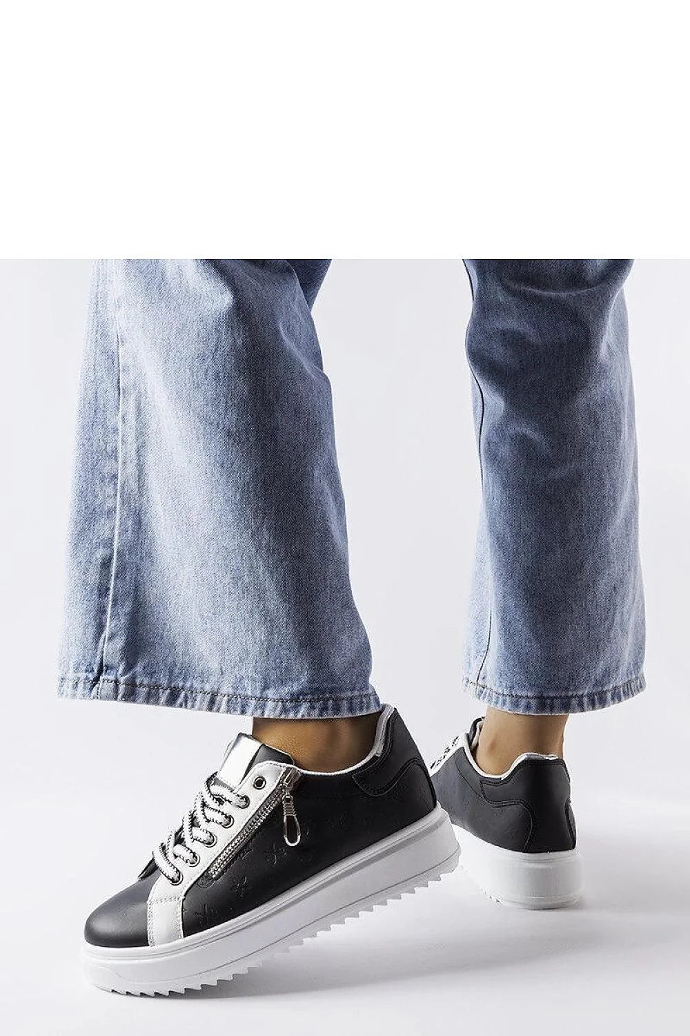 Solea baskets sneakers femmes noires bicolores similicuir empiècements blancs semelle plateforme crantée blanche lacets bicolores zip latéral confortable antidérapante élégantes