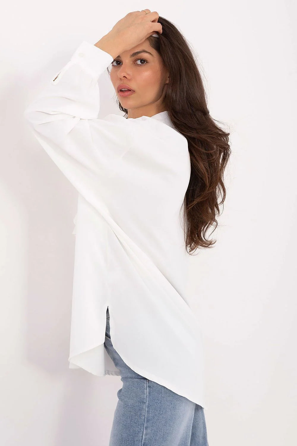 chemisier élégant féminin longue asymétrique dos allongé fluide polyester léger tactile manches bouffantes col large jabot subtil polyvalent chic festif