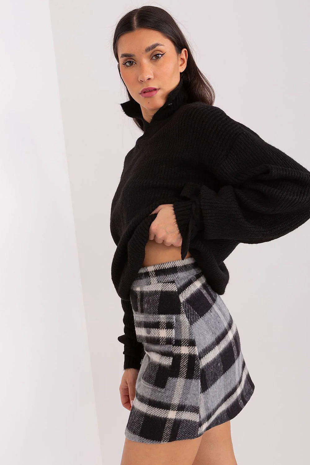 Ensemble mode femme pull col montant manches longues jupe courte carreaux laine acrylique automne hiver chic élégant