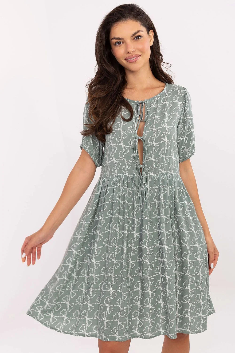 Robe de jour Sublevel sage vert imprimé abstrait manches courtes col rond attache à nouer taille ajustée robe été femme