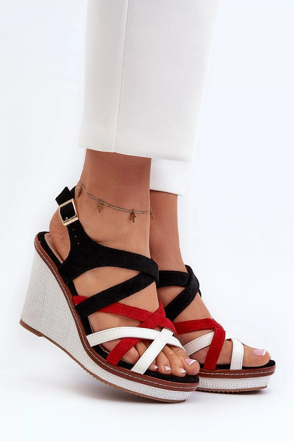sandales compensées femme espadrille lanières croisées suède noir rouge blanches semelle plateforme texturée jute boucle dorée réglable confortable chic sophistiqué