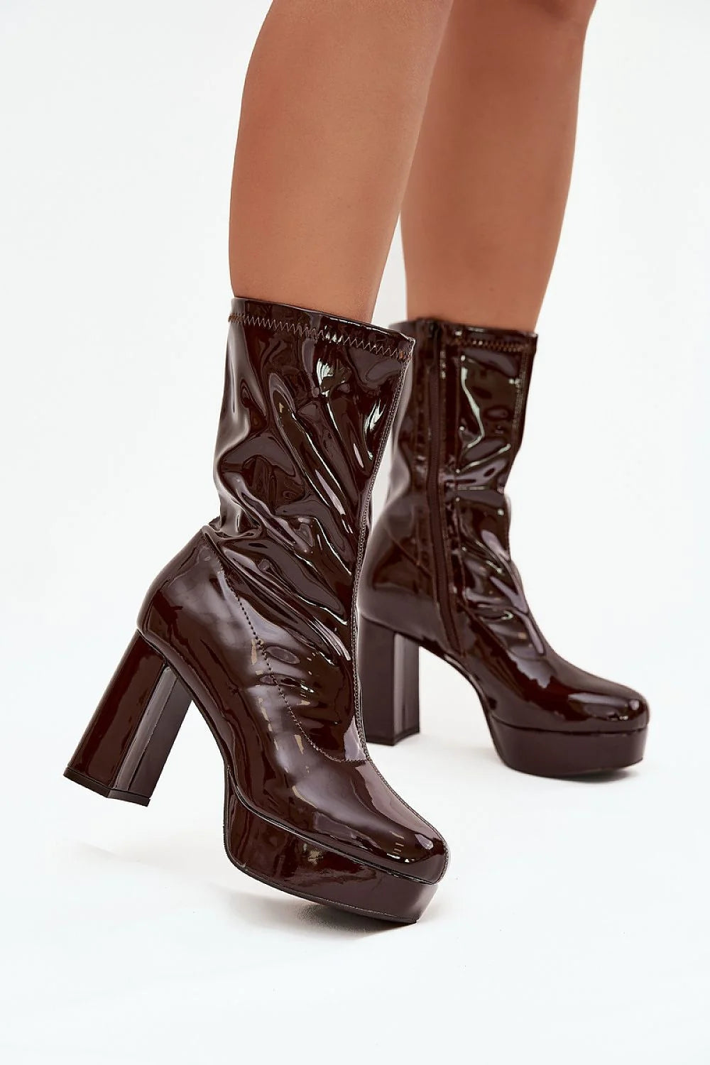 bottines femme similicuir verni brun chocolat brillant tige mi mollet bout arrondi fermeture eclair laterale plateforme talon bloc epais